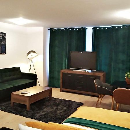 Downtown Studio Διαμέρισμα Ζιελόνα Γκόρα Εξωτερικό φωτογραφία